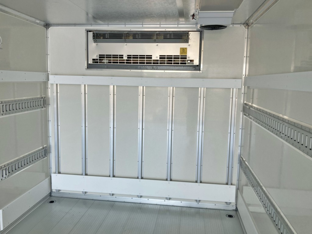 冷凍機の吹き出し口です。|三菱 ファイター 2KG-FK65F(2WD)の写真15