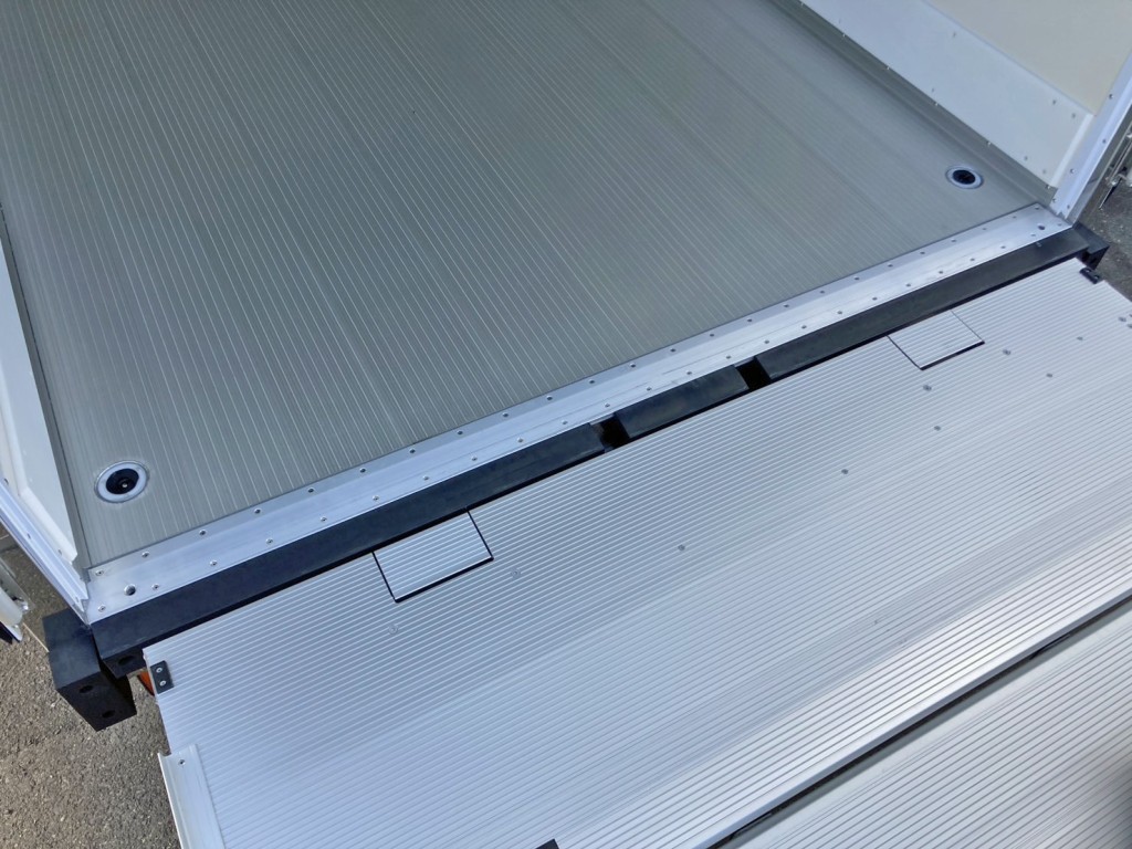 ゲートを上限まで上げた状態です。|三菱 ファイター 2KG-FK65F(2WD)の写真18