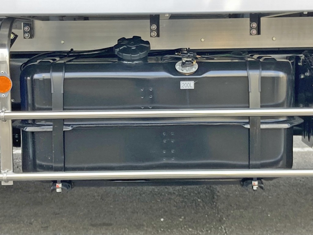 燃料タンクは200Lです。|三菱 ファイター 2KG-FK65F(2WD)の写真28