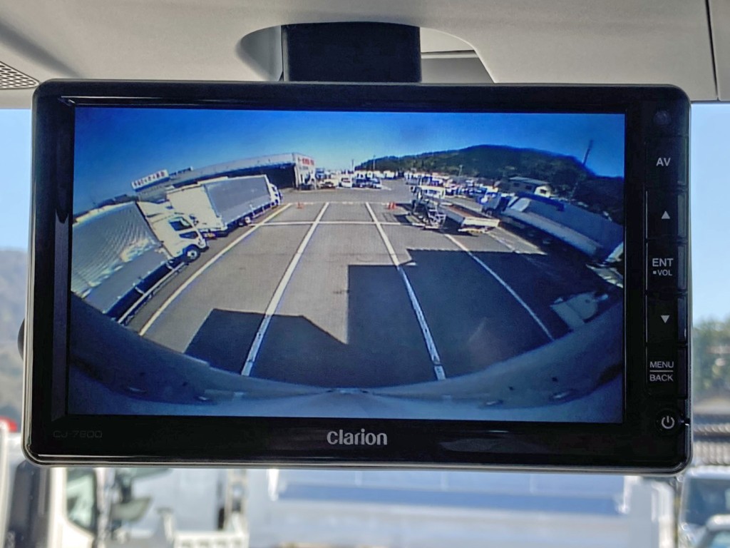 液晶バックモニター付きです。|いすゞ フォワード 2RG-FTR90V4の写真15