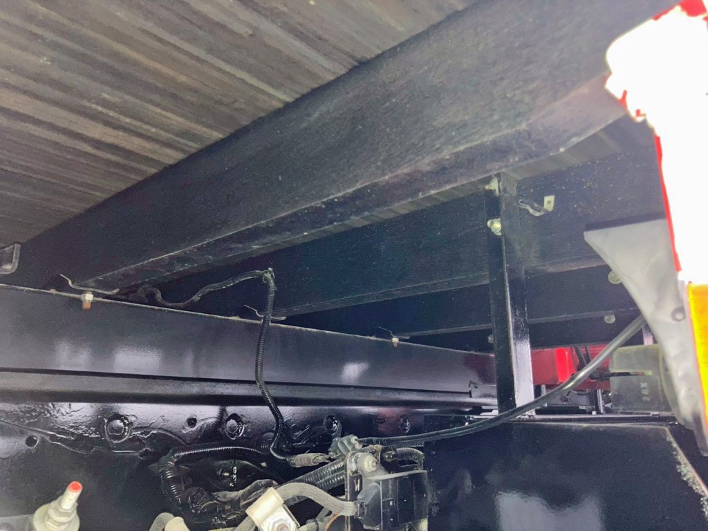 シャーシとネタの状態です。(縦ネタは鉄製・横ネタは木製です)|日野 レンジャー 2PG-FE2ACAの写真6