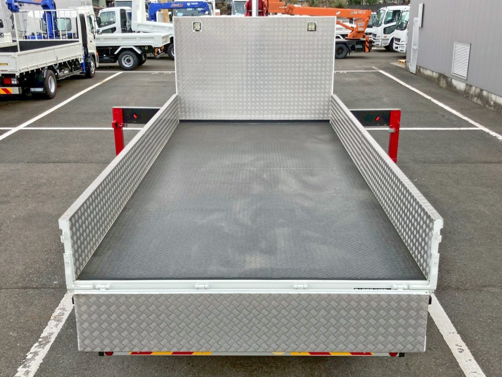 床は縞板鉄板張りです。(荷台長：4.66m)|日野 レンジャー 2PG-FE2ACAの写真8