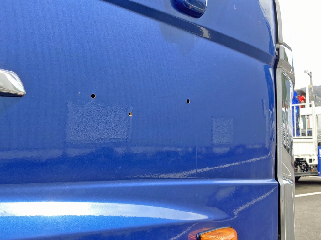 運転席ドアに加工穴があいています。|日野 プロフィア 2DG-SH1EDGGの写真26