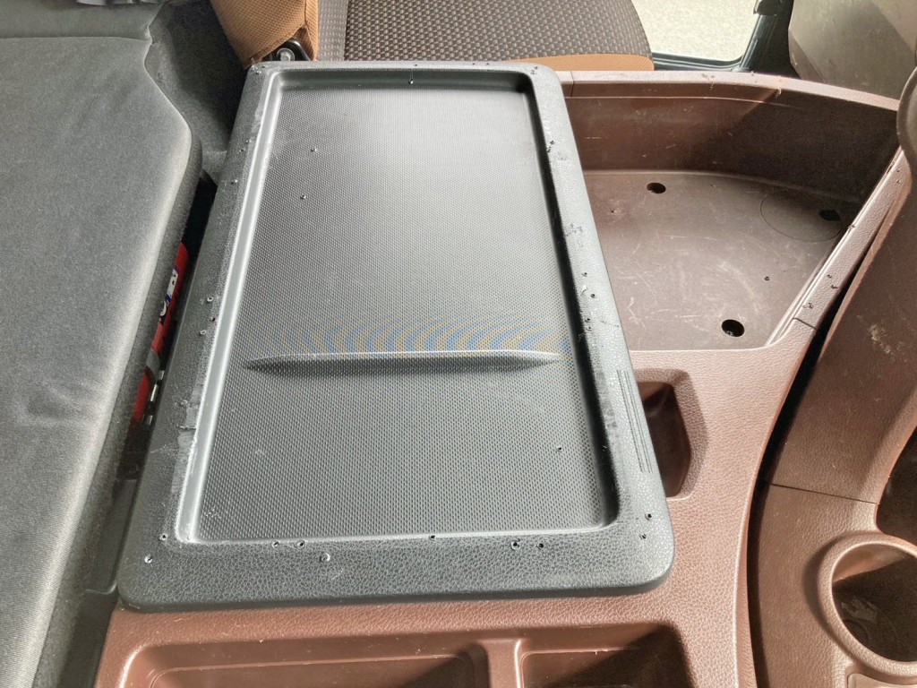 センターコンソールに穴あきがあります。|日野 プロフィア 2DG-SH1EDGGの写真29