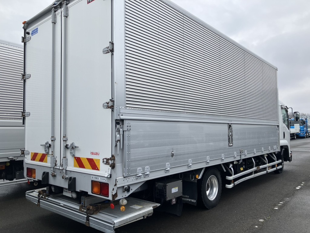 いすゞ フォワード 2RG-FRR90T2(2WD)の写真4