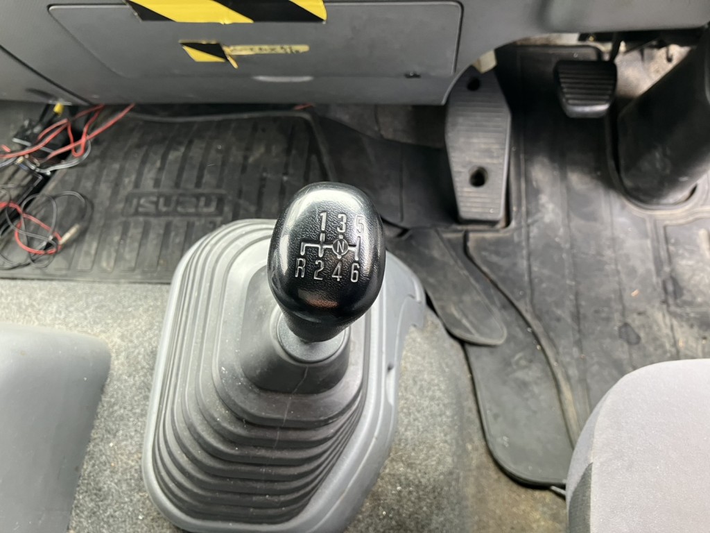 いすゞ フォワード 2RG-FRR90T2(2WD)の写真8