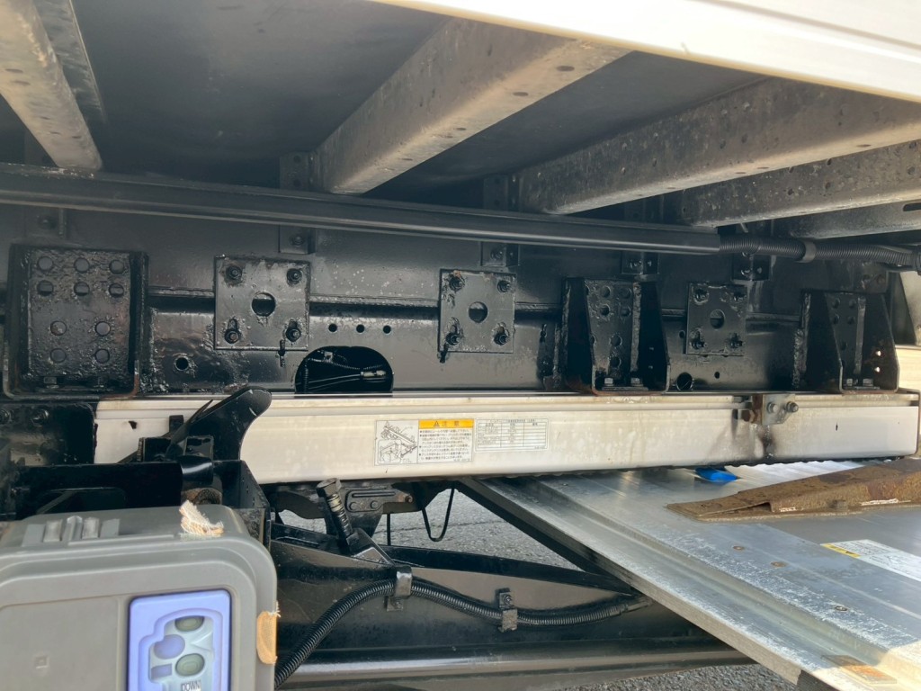 ゲート取り付け付近にサビ・腐食があります。|いすゞ フォワード 2RG-FRR90T2(2WD)の写真37