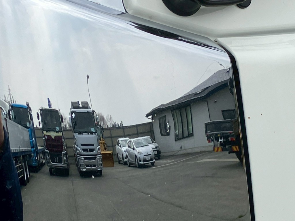 運転席側コーナーパネルにキズがあります。|いすゞ フォワード 2RG-FRR90T2(2WD)の写真38
