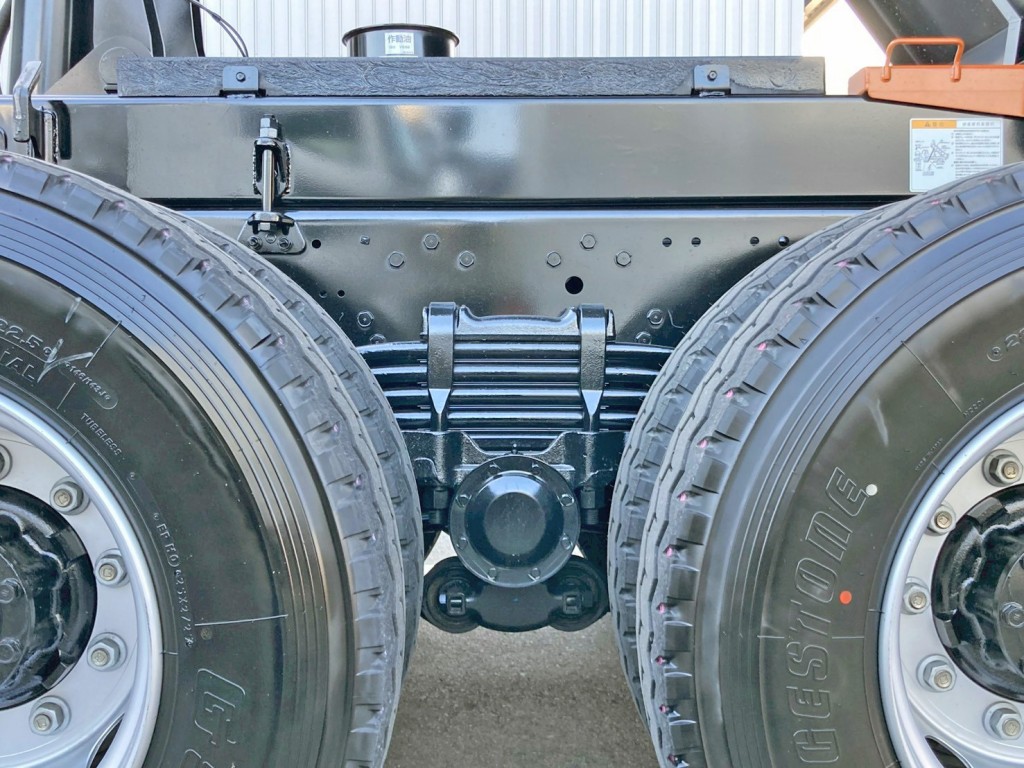 リーフサスです。|三菱 スーパーグレート 2PG-FV80VXの写真5