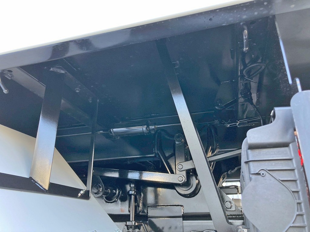 シャーシとネタの状態です。(縦ネタ・横ネタは鉄製です)|三菱 スーパーグレート 2PG-FV80VXの写真6