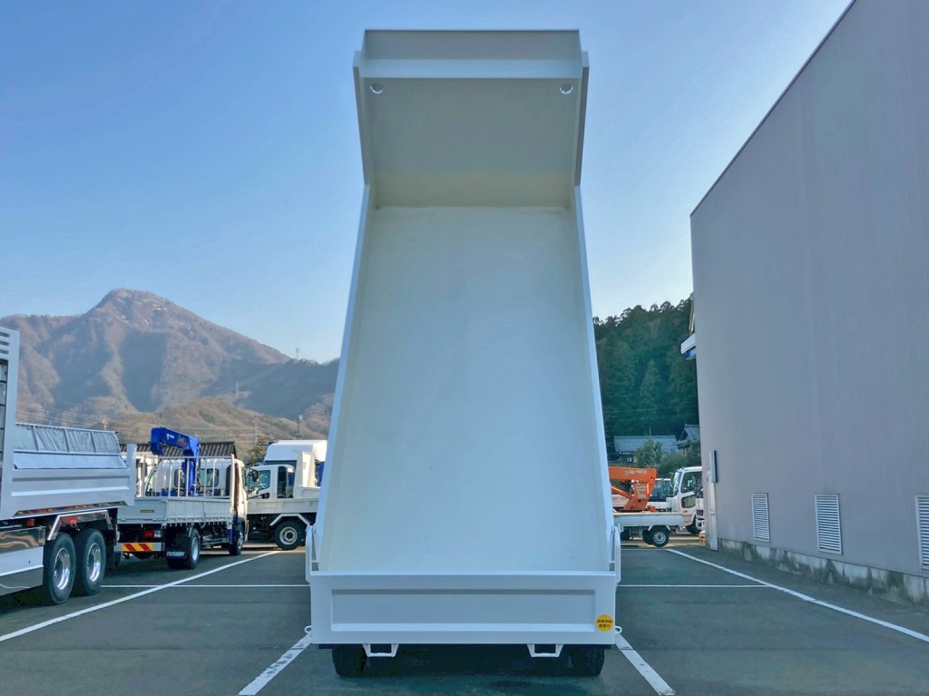 床は鉄板です。|三菱 スーパーグレート 2PG-FV80VXの写真8