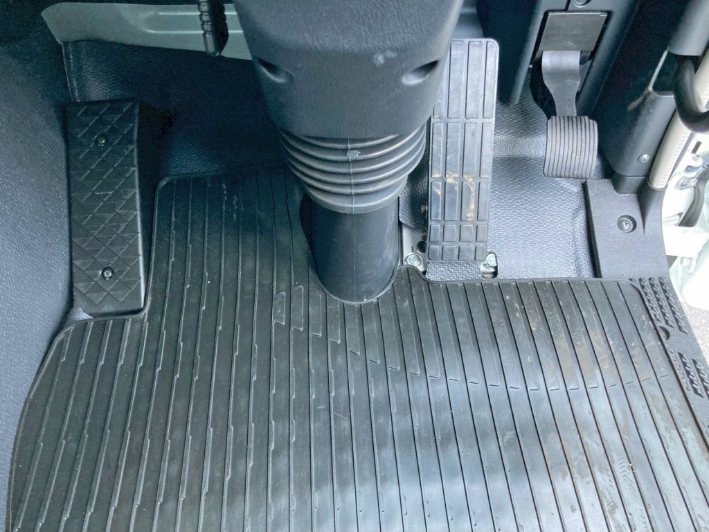 2ペダル仕様です。|三菱 スーパーグレート 2PG-FV80VXの写真23