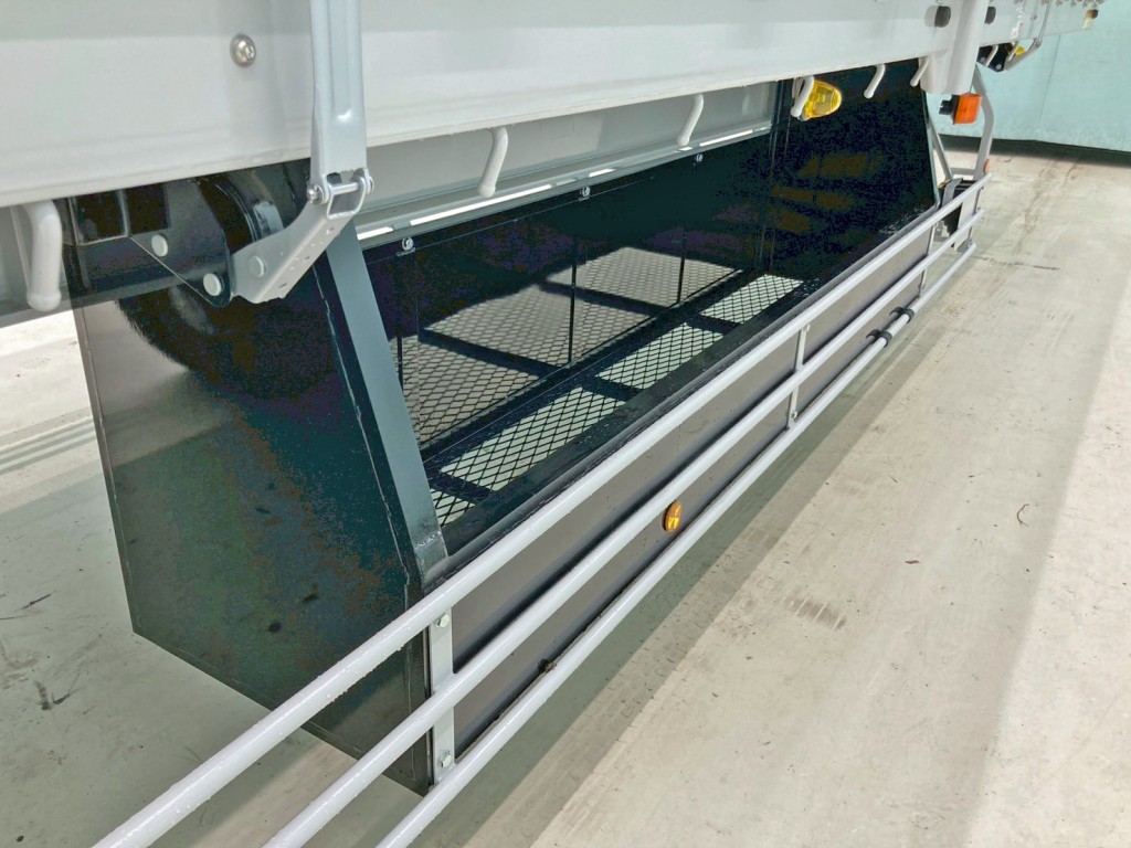 運転席側にりん木入れが付いています。|トレクス PFB34114の写真20