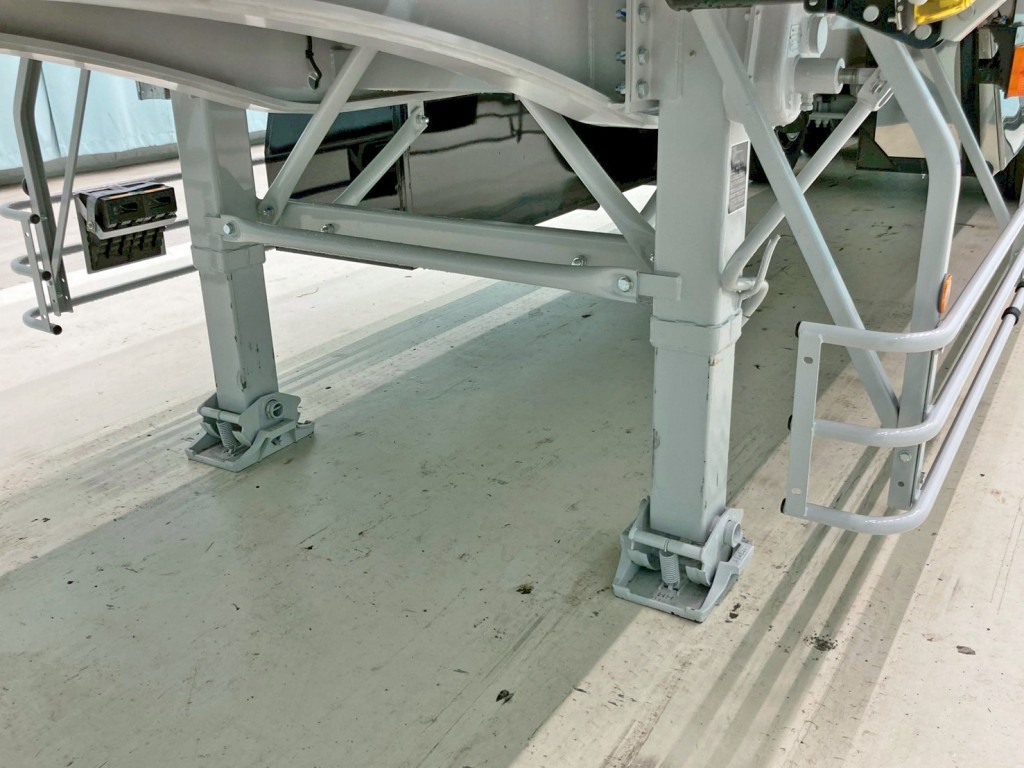 脚は手動式です。|トレクス PFB34114の写真22