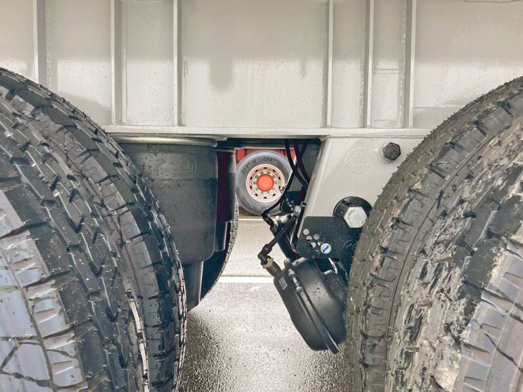 エアサスです。|トレクス PFB34118の写真5