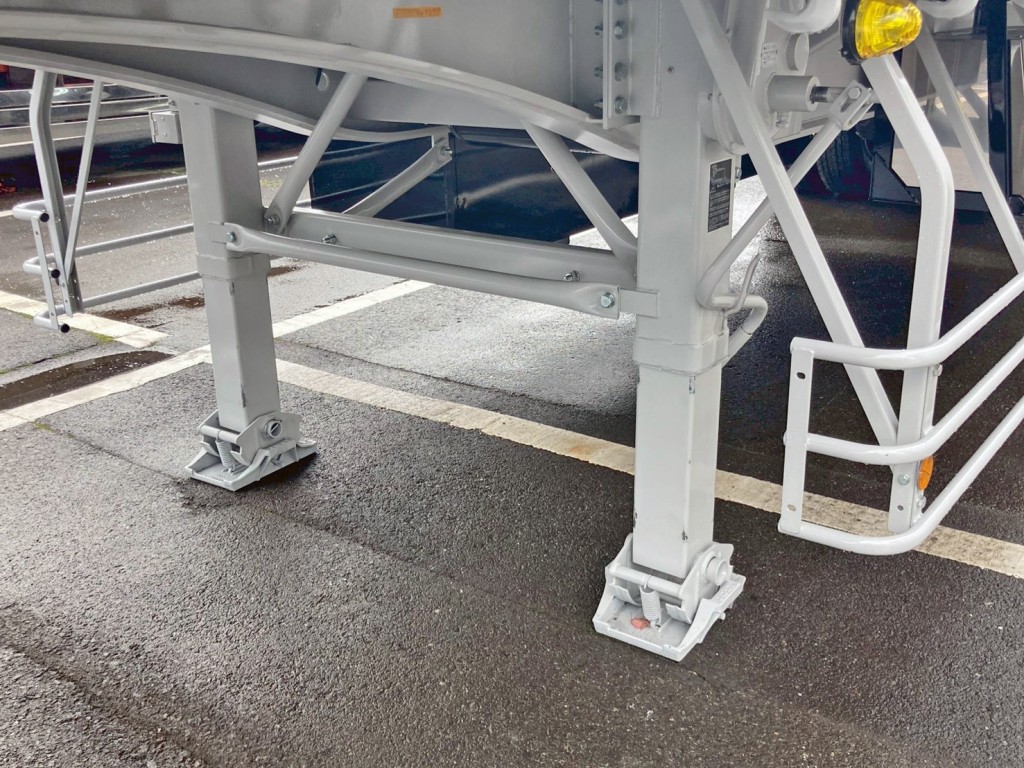 脚は手動式です。|トレクス PFB34118の写真22