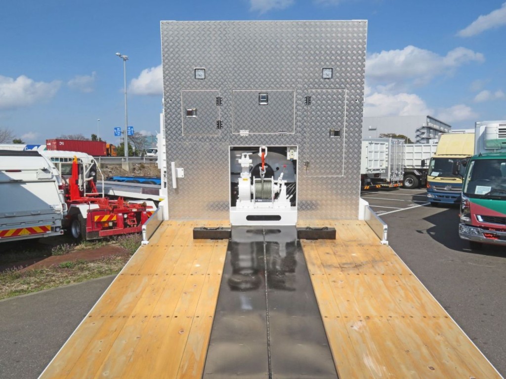 プロテクターにアルミの縞板が張ってあります。|日野 レンジャー 2DG-GK2ABAの写真10