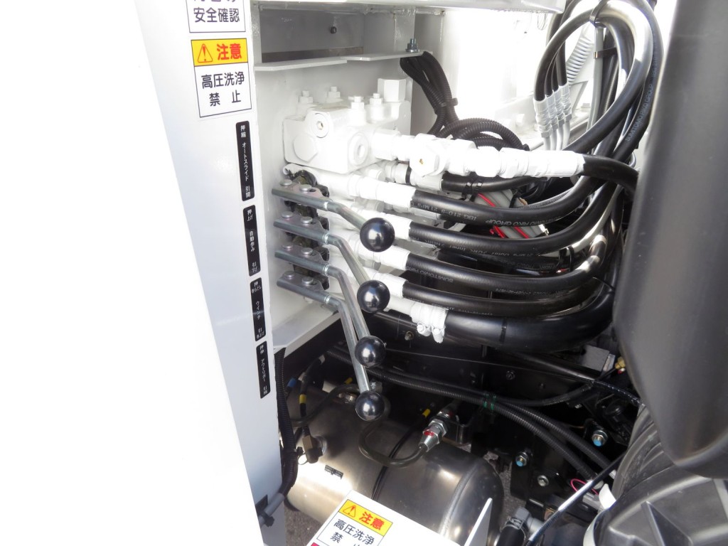 上物操作レバーです。|日野 レンジャー 2DG-GK2ABAの写真18