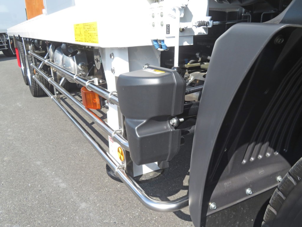 センサーはサイドバンパーより外側に出ています。|日野 レンジャー 2DG-GK2ABAの写真22