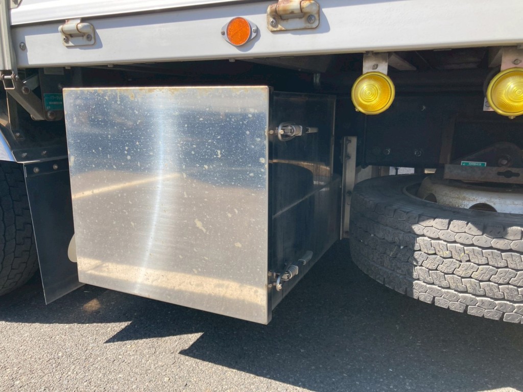 ボディー後方にりん木入れが付いています。|三菱 スーパーグレート 2PG-FS74HZの写真18