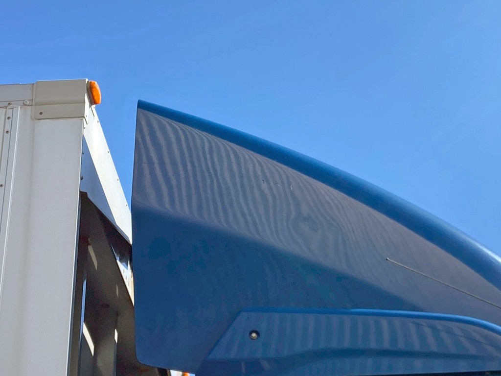 導風板運転席側にキズがあります。|三菱 スーパーグレート 2PG-FS74HZの写真38