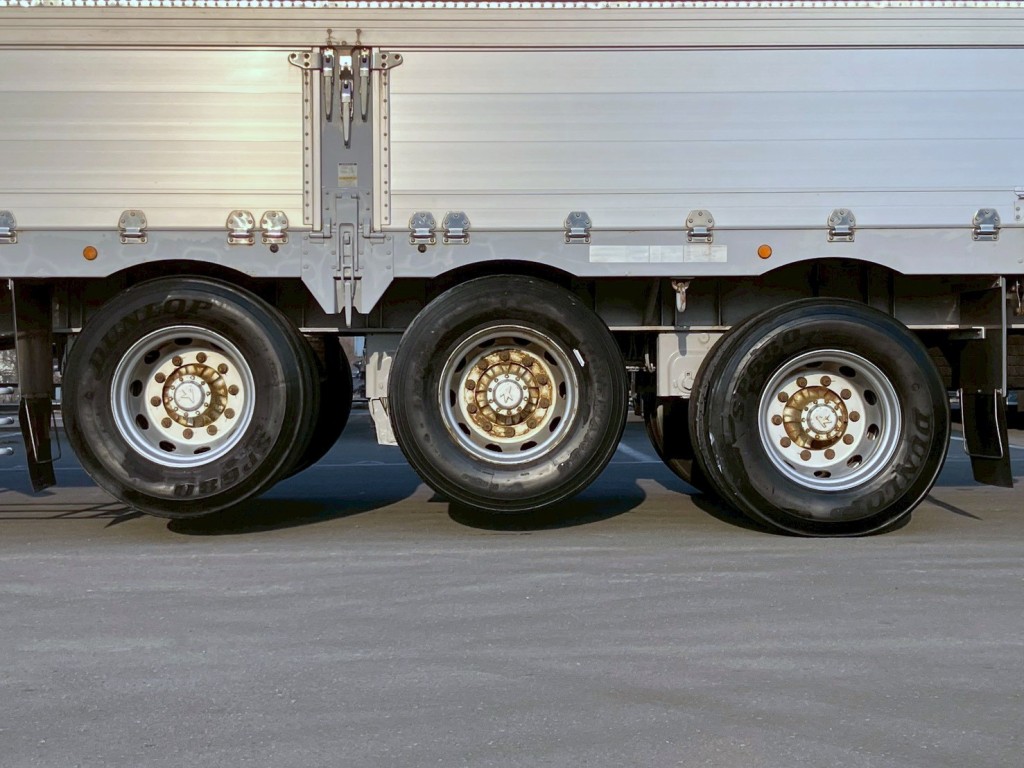 リフトアクスル機能付きです。(前2軸がリフトアップします)|東邦  TF36H2C3改の写真25