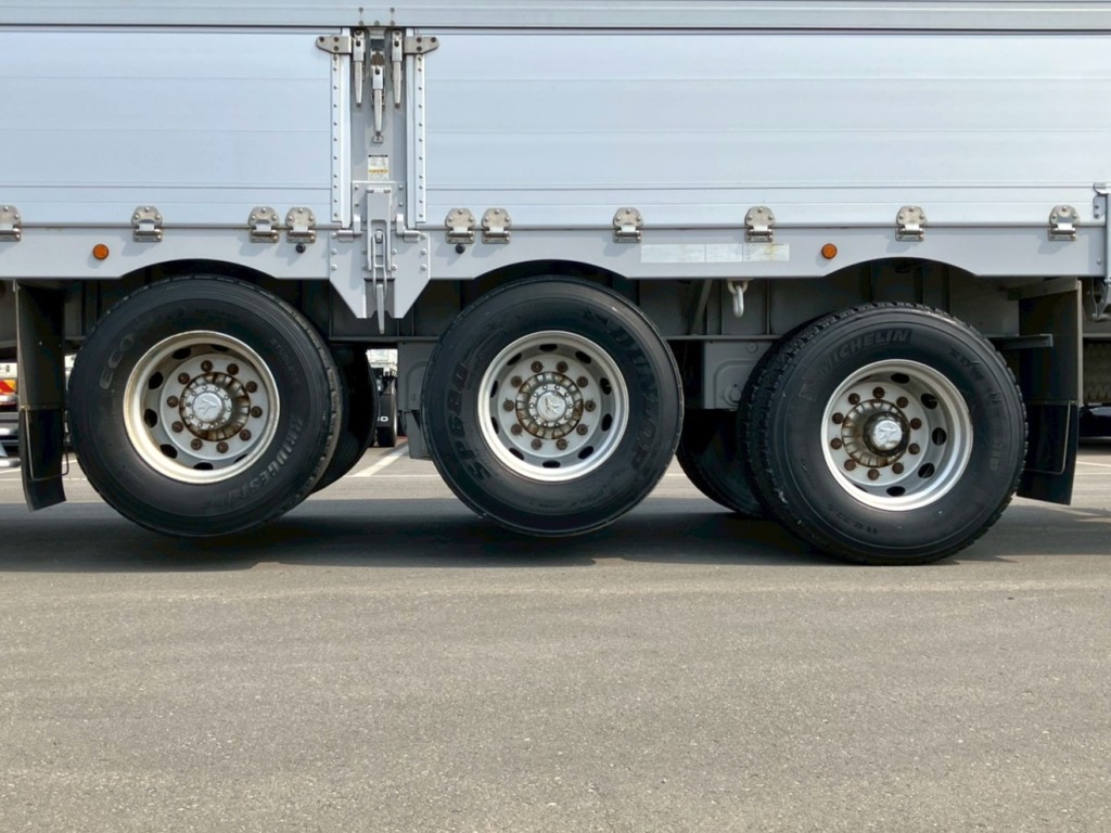 リフトアクスル機能付きです。(前2軸がリフトアップします)|東邦  TF36H2C3改の写真25