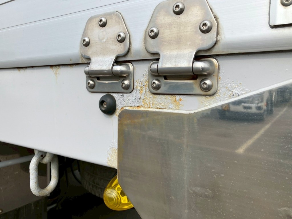 サイドレールに錆びがあります。|東邦  TF36H2C3改の写真35