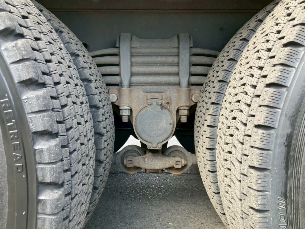 リーフサスです。|いすゞ ギガ 2PG-CYZ77CMの写真5