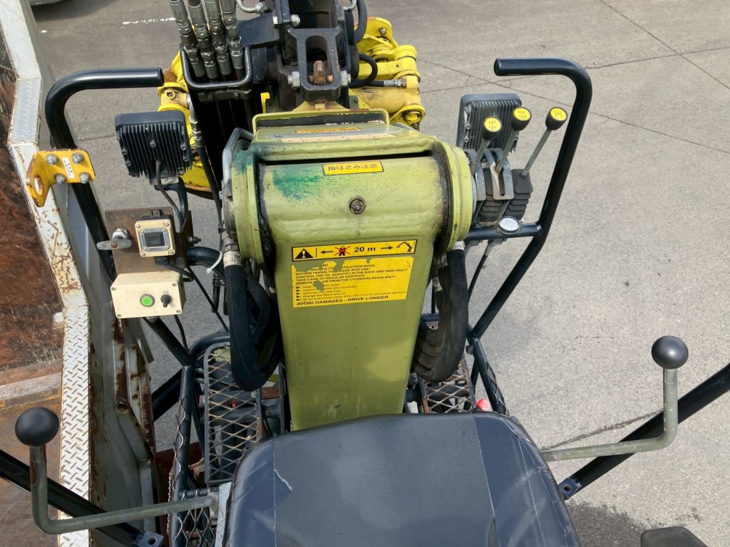 トップシートの操作レバーです。|いすゞ ギガ 2PG-CYZ77CMの写真13