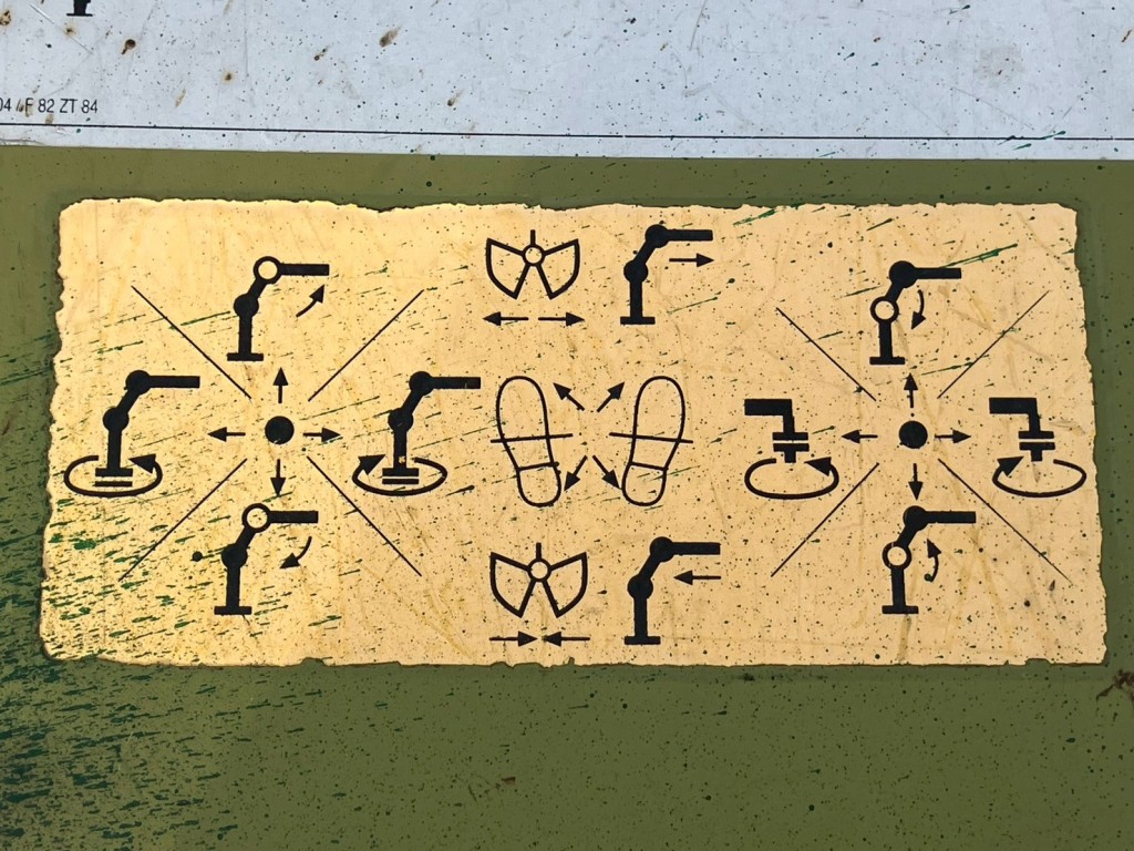 操作レバーの説明図です。|いすゞ ギガ 2PG-CYZ77CMの写真16