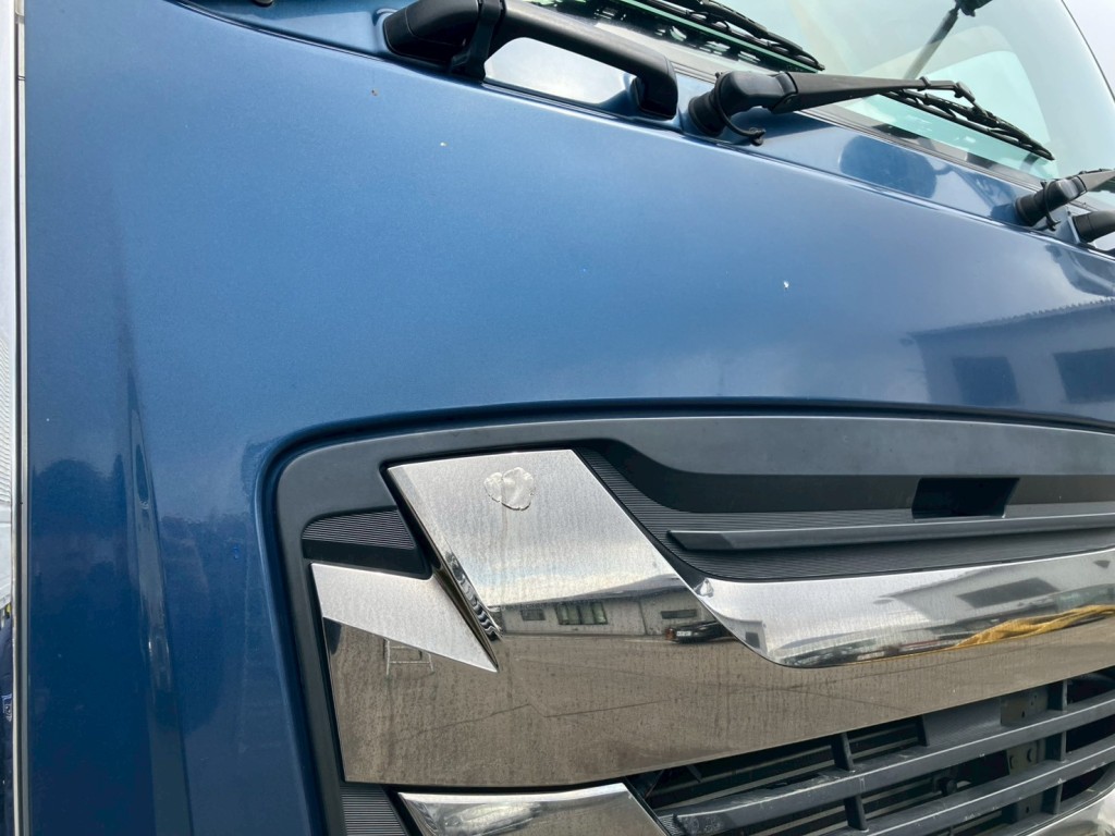 フロントパネルにキズ・サビがあります。|いすゞ ギガ 2PG-CYZ77CMの写真25