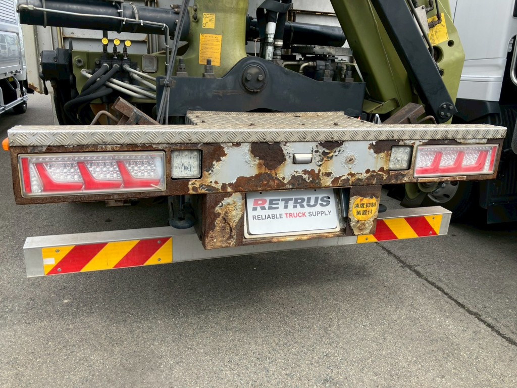 リアステップにキズ・サビ・腐食があります。|いすゞ ギガ 2PG-CYZ77CMの写真38