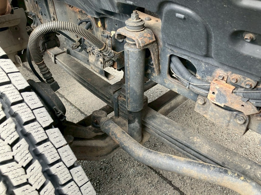 下回りにサビがあります。|いすゞ ギガ 2PG-CYZ77CMの写真41