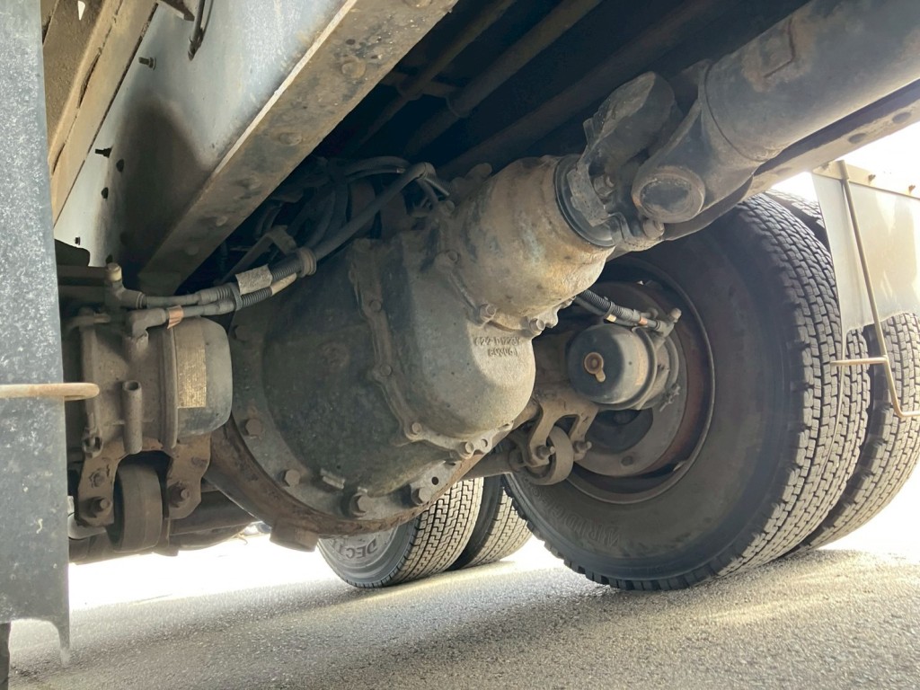 デフ周りにサビがあります。|いすゞ ギガ 2PG-CYZ77CMの写真42