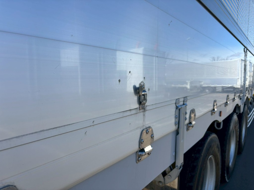 運転席側アオリにヘコミ傷あります。|東邦  TF36H2C3改の写真15