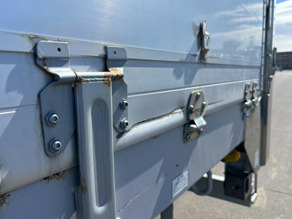 助手席側アオリにヘコミ傷あります。|東邦  TF36H2C3改の写真17