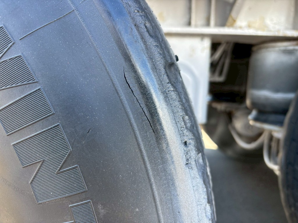 タイヤ一部に亀裂あります。|東邦  TF36H2C3改の写真44