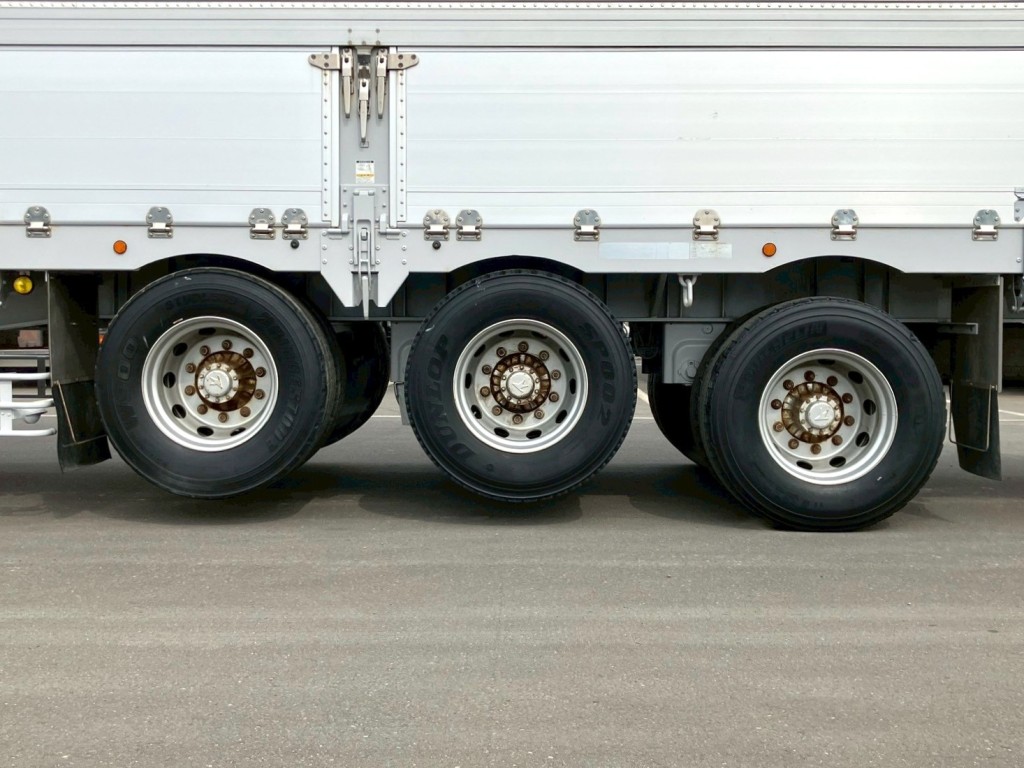 リフトアクスル機能付きです。(前2軸がリフトアップします)|東邦  TF36H2C3改の写真25