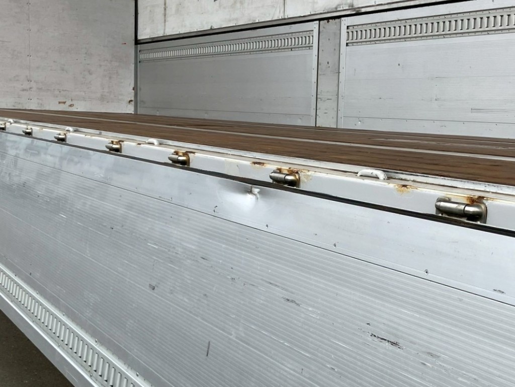 あおり内側にヘコミがあります。|東邦  TF36H2C3改の写真27