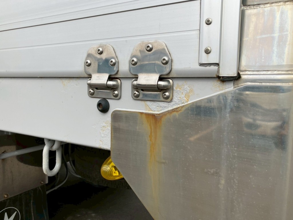 サイドレールに錆びがあります。|東邦  TF36H2C3改の写真32