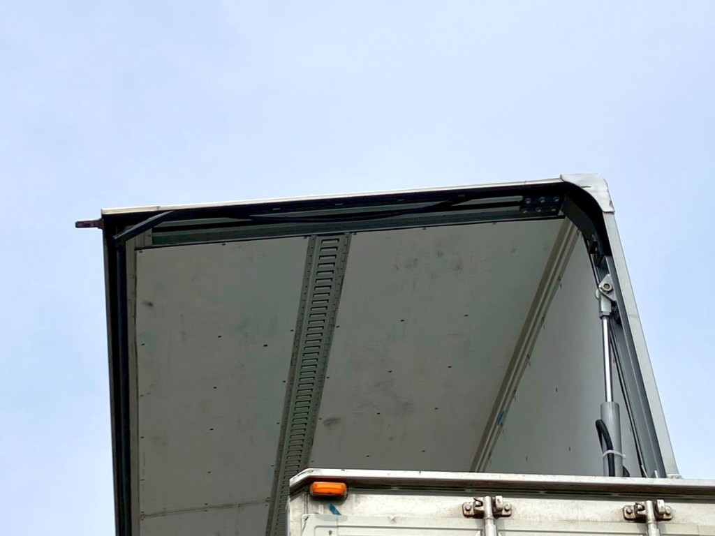 左羽根後方のウィングゴムに剥がれがあります。|東邦  TF36H2C3改の写真31