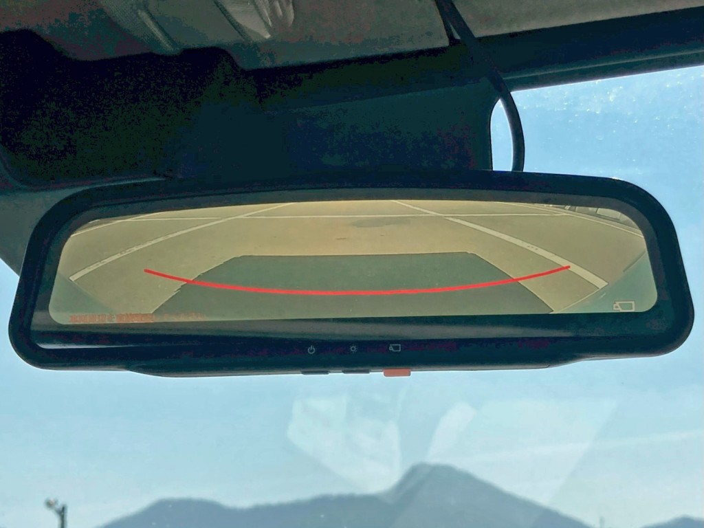 ルームミラーはバックモニターに切り替わります。|トヨタ カゼット 2RG-XZC605(2WD)の写真15