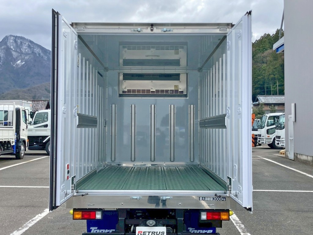 リヤドアは90度ストッパー付きです。|三菱 キャンター 2RG-FBAV0(2WD)の写真9