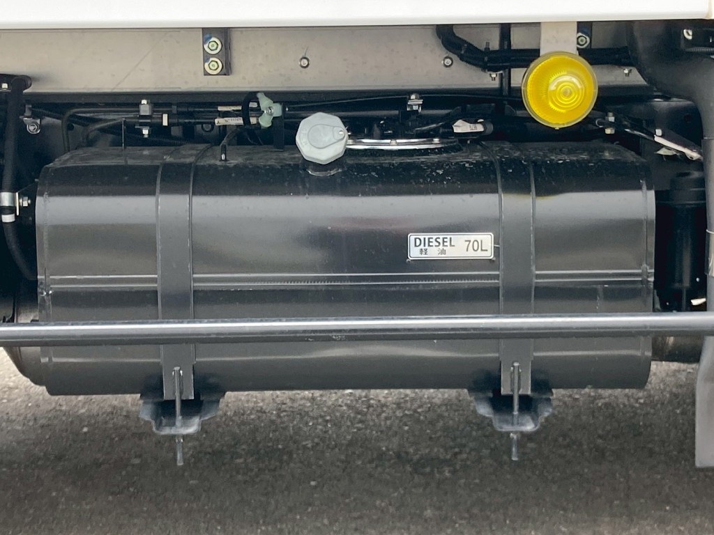 燃料タンクは70Lです。|三菱 キャンター 2RG-FBAV0(2WD)の写真22