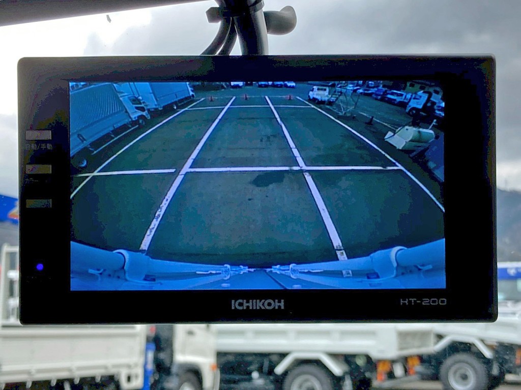 液晶バックモニター付きです。|三菱 キャンター 2RG-FBAV0(2WD)の写真23