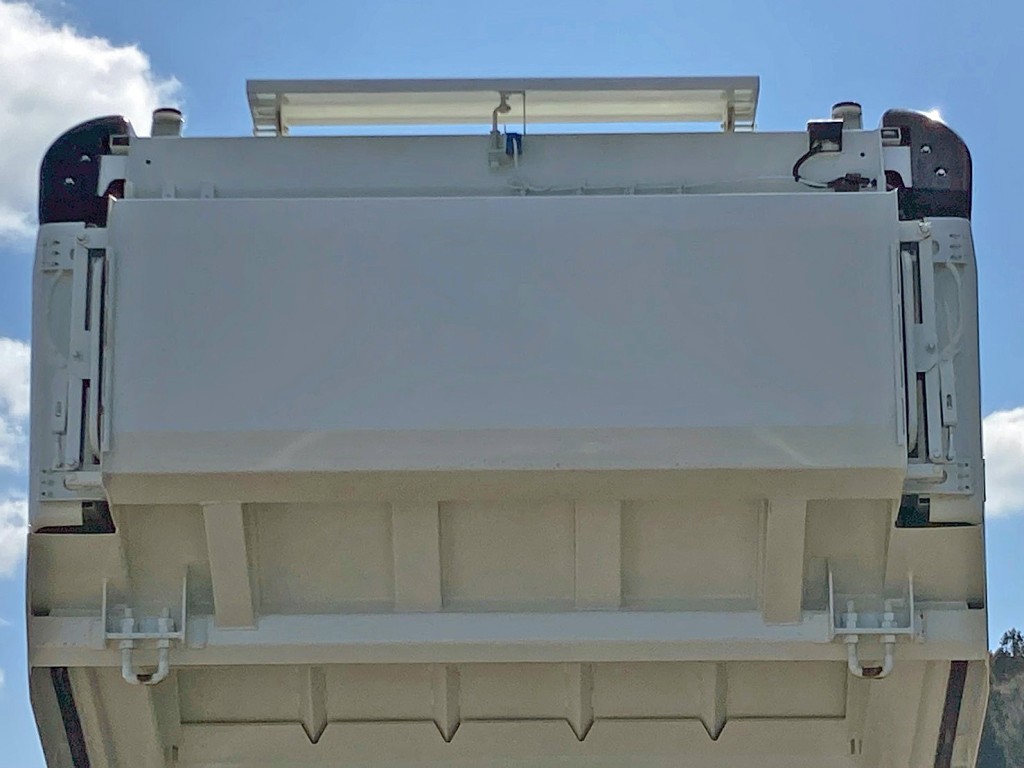 汚水タンク底面の状態です。|日野 デュトロ 2KG-XZU605X(2WD)の写真8