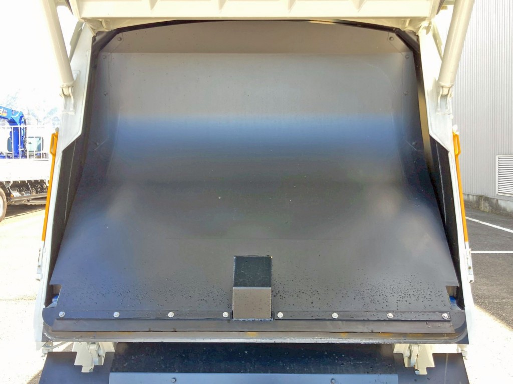 排出板の状態です。|日野 デュトロ 2KG-XZU605X(2WD)の写真11