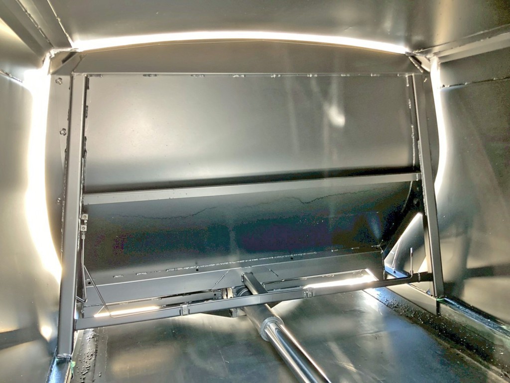 排出板裏側の状態です。|日野 デュトロ 2KG-XZU605X(2WD)の写真12