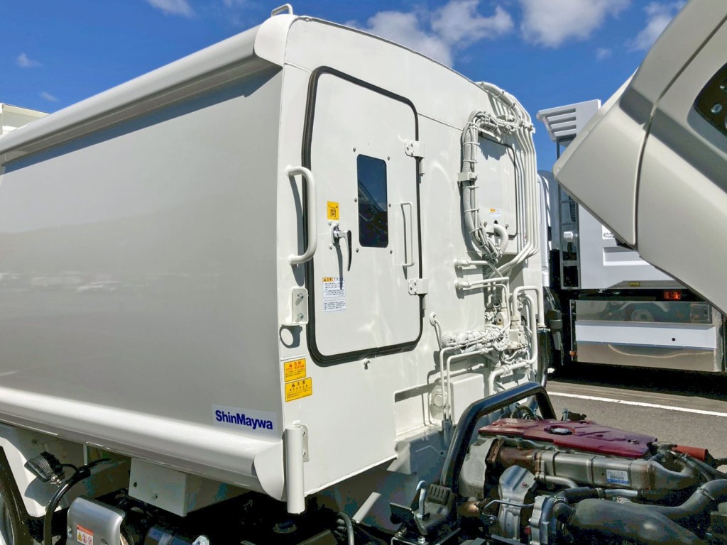 タンク前方の状態です。|日野 デュトロ 2KG-XZU605X(2WD)の写真14